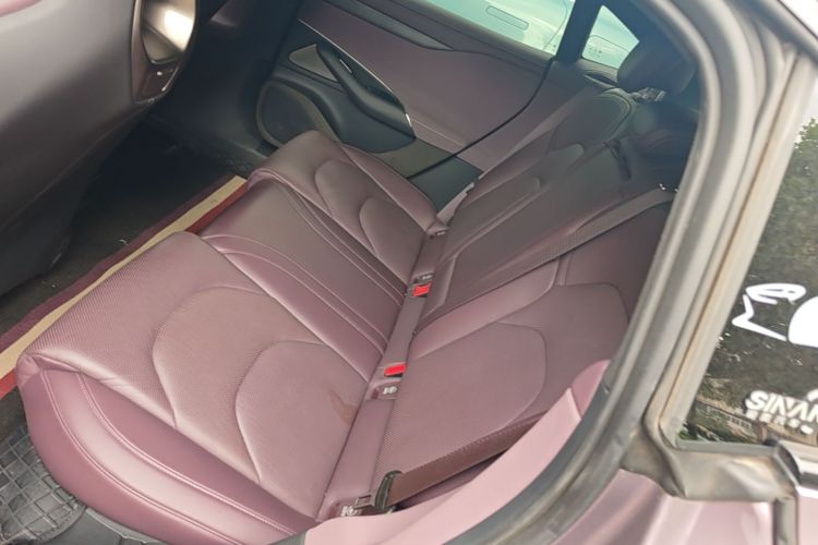 MI SU7 2025 immagine di auto #17