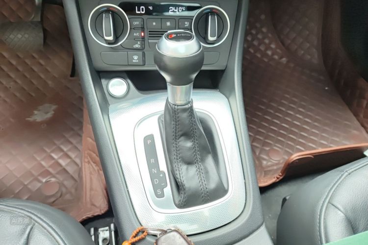Audi Q3 2017 car image #16
