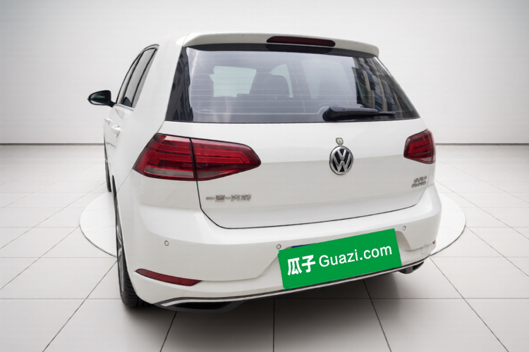 Volkswagen Golf 2019 car image #5