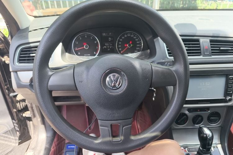 Volkswagen Lavida 2015 car image #12