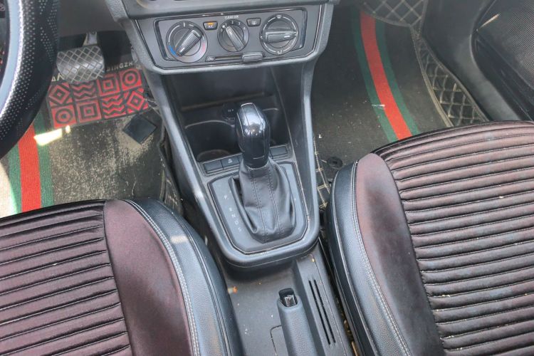 Volkswagen Santana 2021 صورة سيارة #14