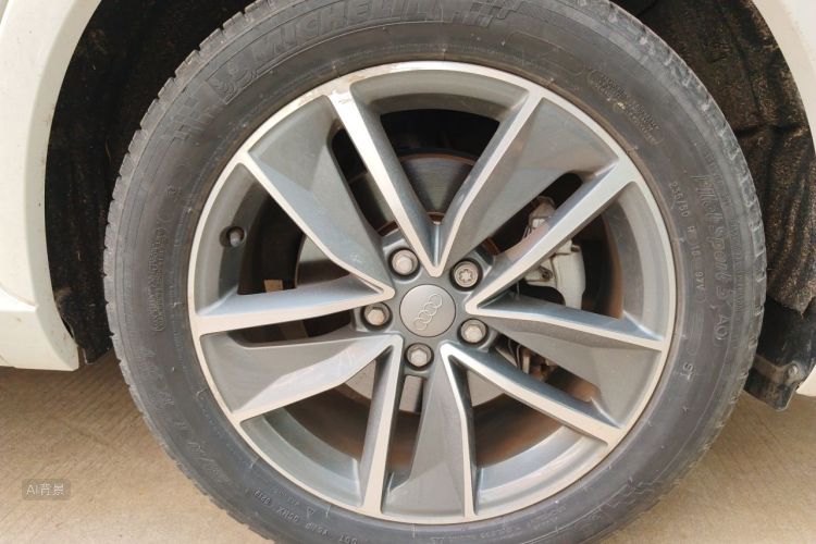 Audi Q3 2019 car image #9