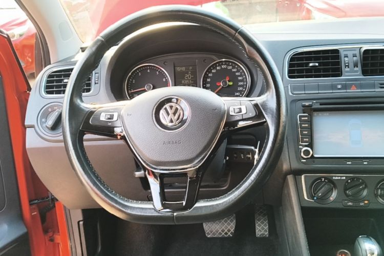 Volkswagen Polo 2016 car image #11