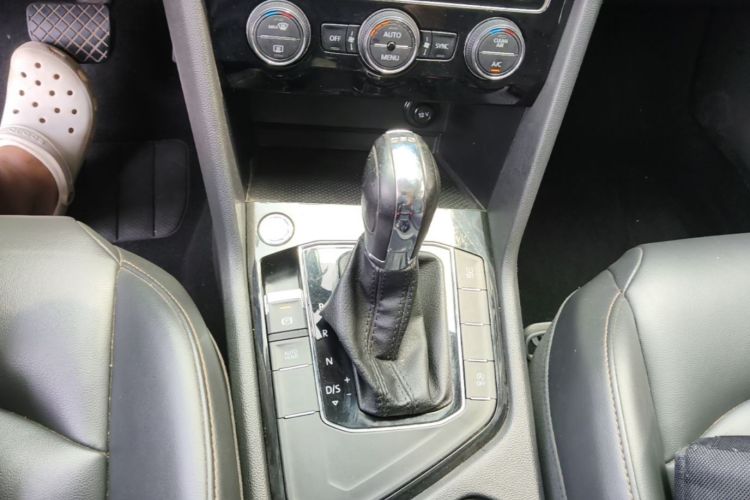 Volkswagen Tharu 2019 car image #14