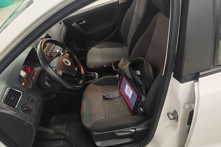 Volkswagen Polo 2018 car image #15