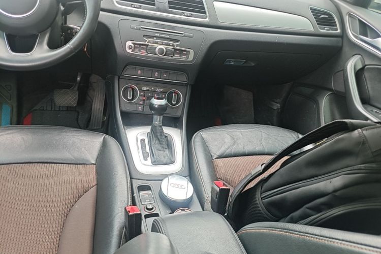 Audi Q3 2019 car image #14