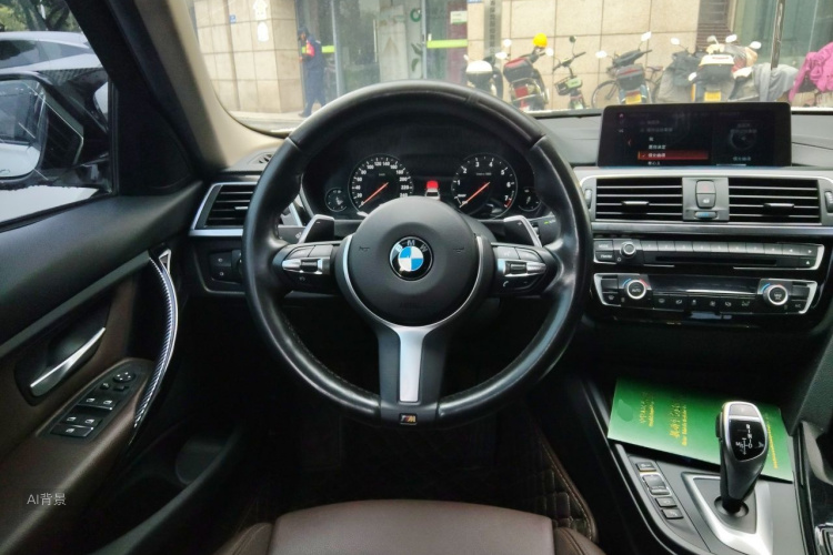 BMW 3 Series 2019 car image #12