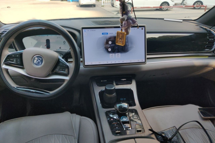 BYD Han 2024 car image #12