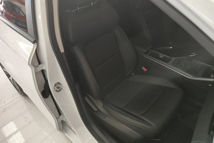 GEELY Emgrand 2025 car image #22