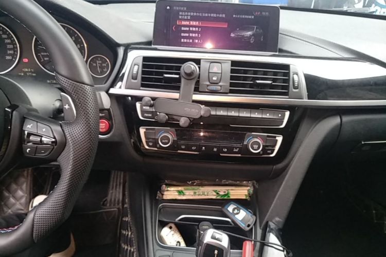 BMW 3 Series 2018 immagine di auto #17