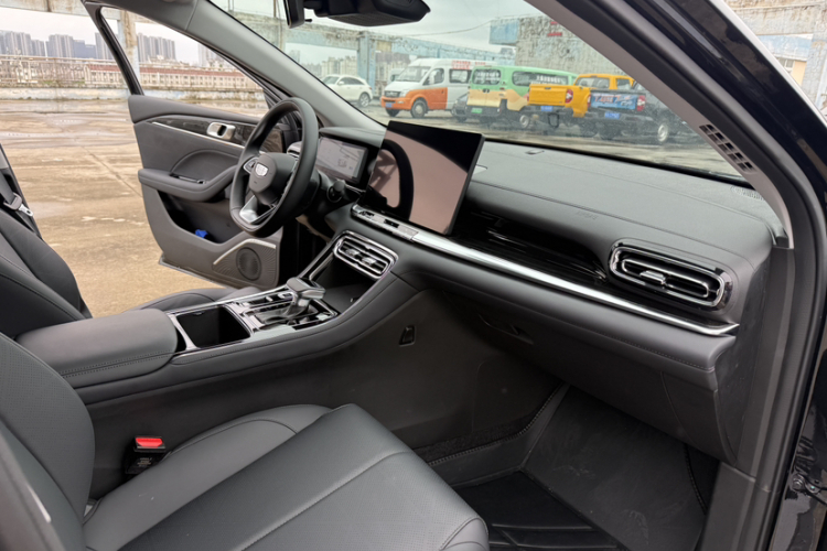 GEELY Emgrand 2025 car image #16