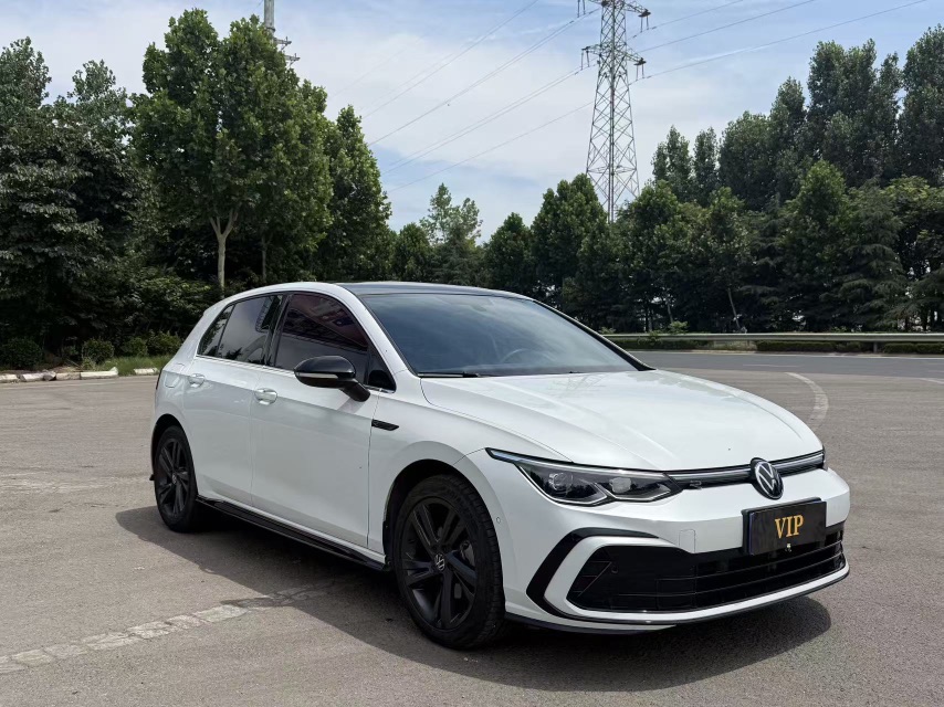 Volkswagen Golf 2023 car image #2