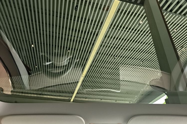 Tesla Model Y 2023 car image #18