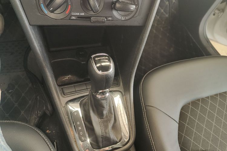 Skoda Rapid 2018 car image #18