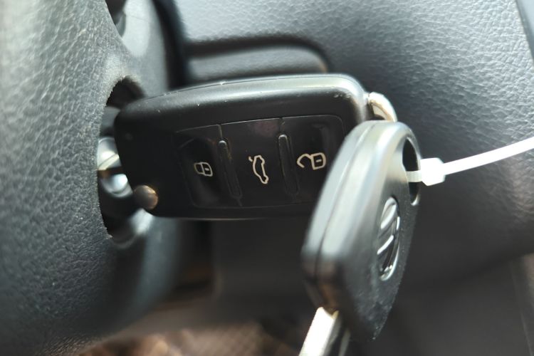 Volkswagen Polo 2017 car image #9