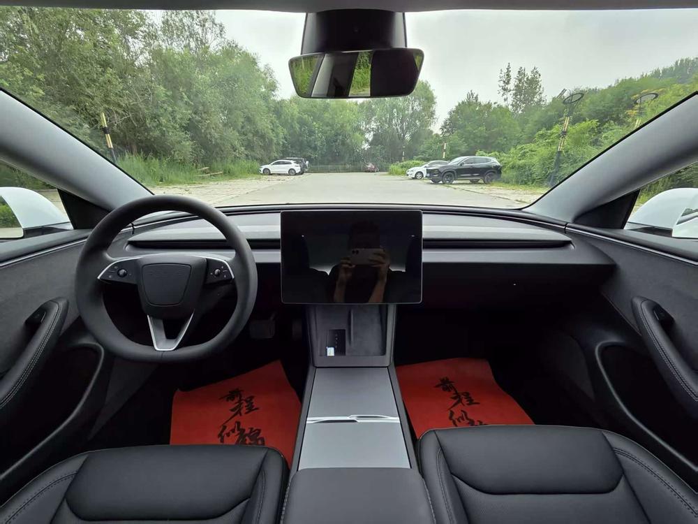 Tesla Model 3 2026 car image #11