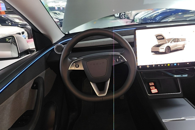 Tesla Model Y 2025 car image #11