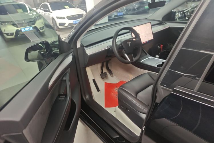 Tesla Model Y 2024 immagine di auto #16