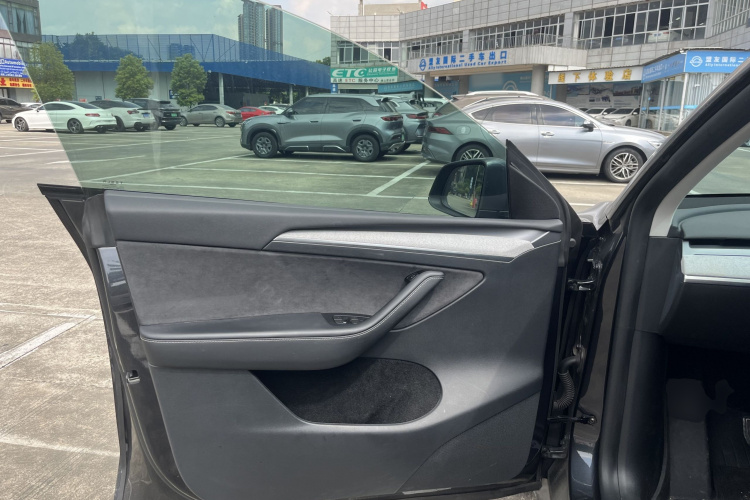 Tesla Model Y 2024 #16 Tesla Model Y 2024 car image #16