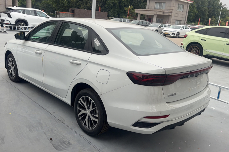 GEELY Emgrand 2025 immagine di auto #7