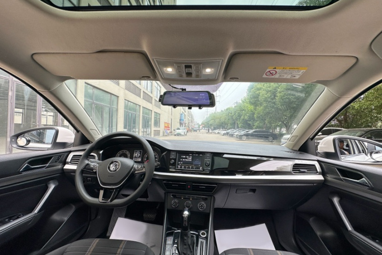 Volkswagen Lavida 2019 car image #12