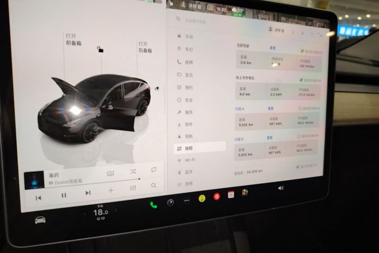 Tesla Model Y 2023 #13 Tesla Model Y 2023 car image #13