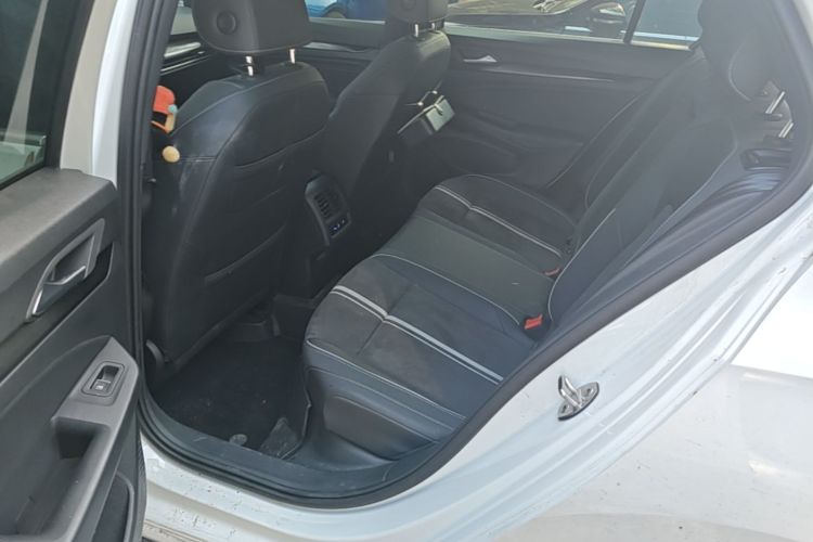 Volkswagen Golf 2024 car image #19