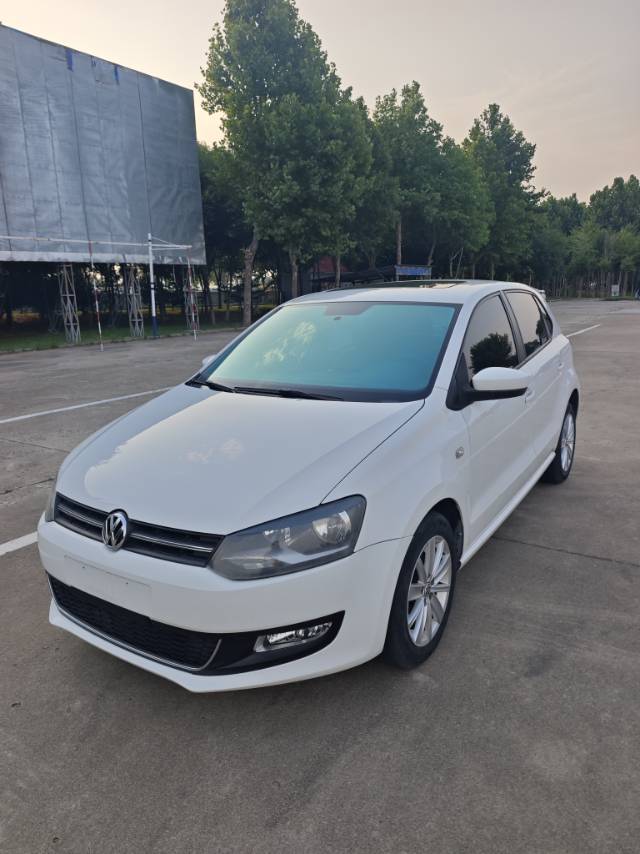 Volkswagen Polo 2014 Volkswagen Polo 2014 car image