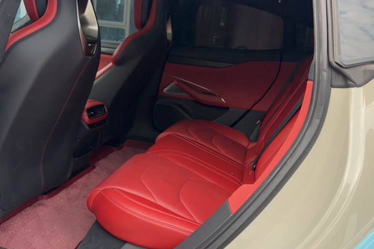 MI SU7 2024 imagen de coche #10