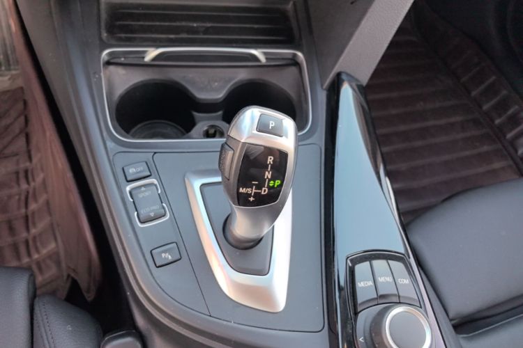 BMW 3 Series 2017 car image #14
