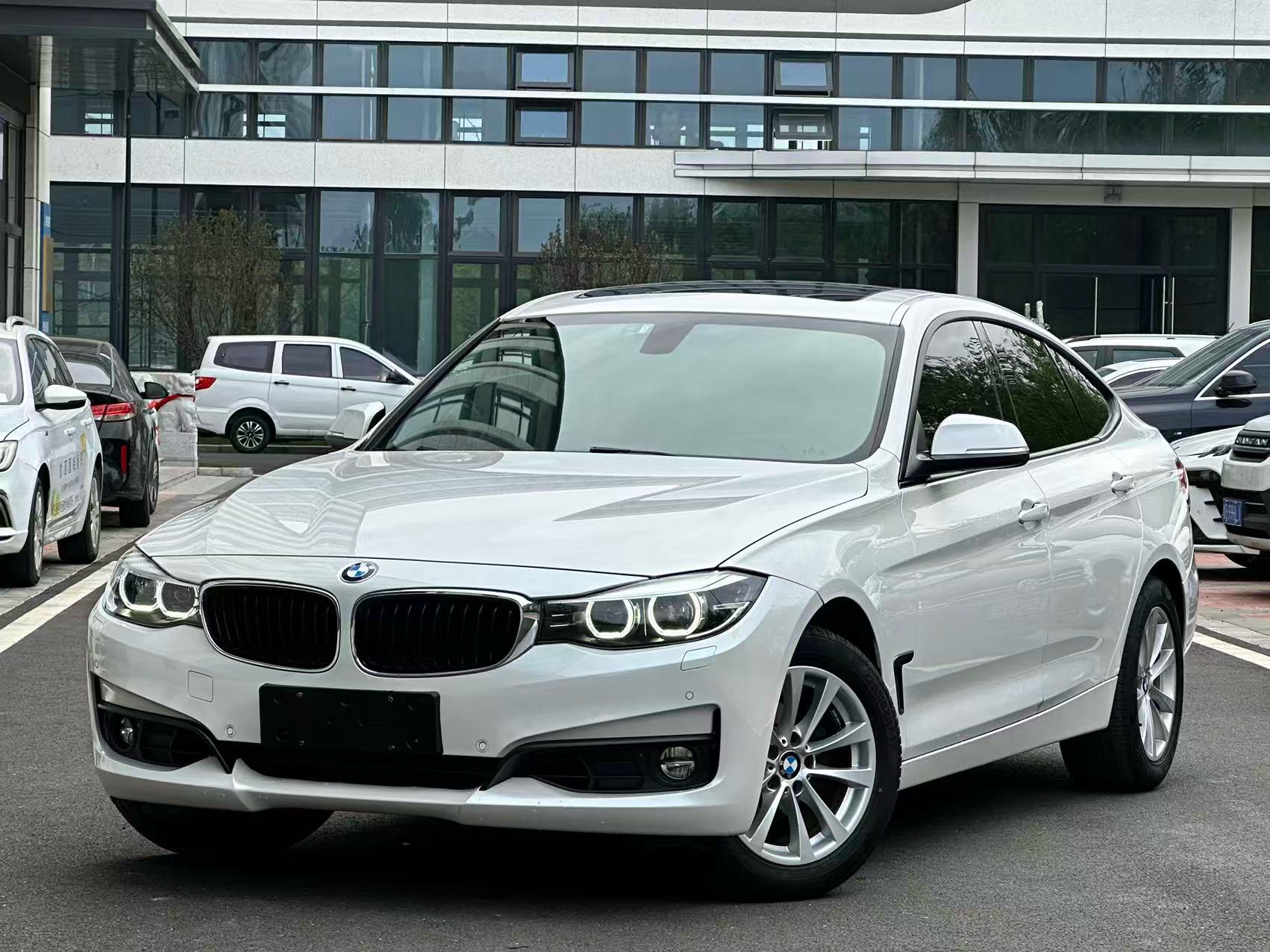 BMW 3 Series GT 2017 car image 