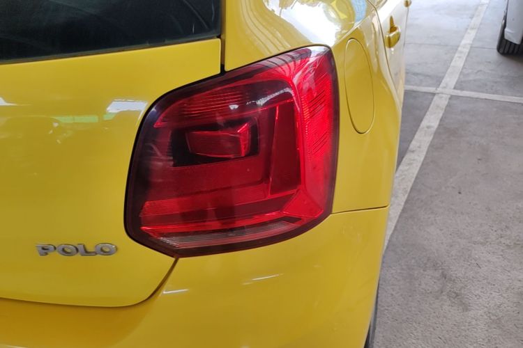 Volkswagen Polo 2015 car image #8
