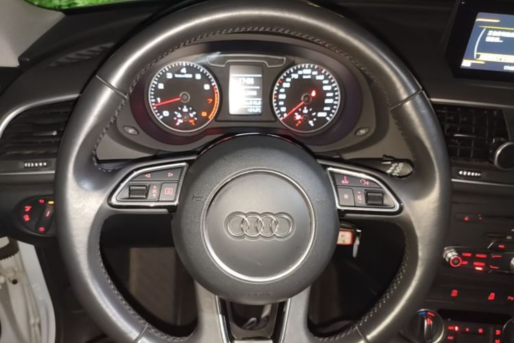 Audi Q3 2018 immagine di auto #11