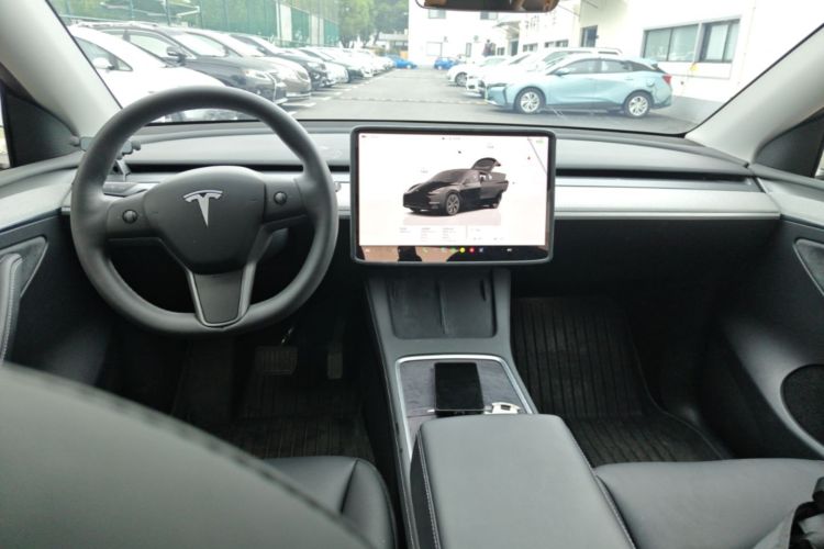 Tesla Model Y 2023 #10 Tesla Model Y 2023 car image #10