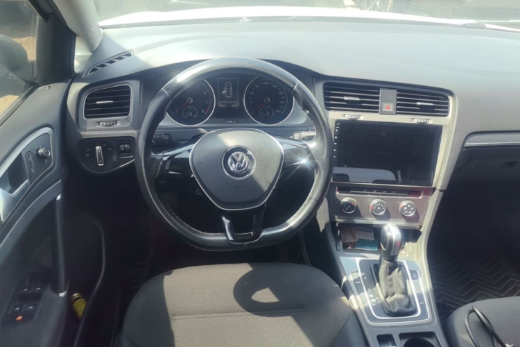 Volkswagen Golf 2015 car image #12