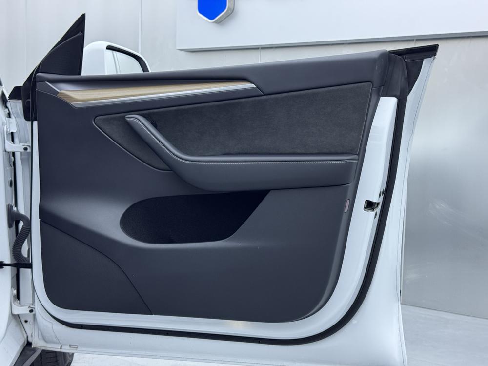 Tesla Model Y 2021 car image #13
