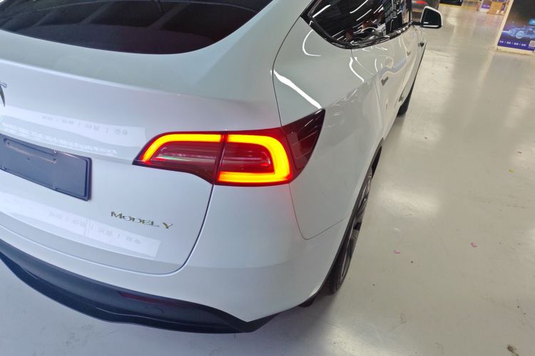 Tesla Model Y 2024 #8 Tesla Model Y 2024 car image #8