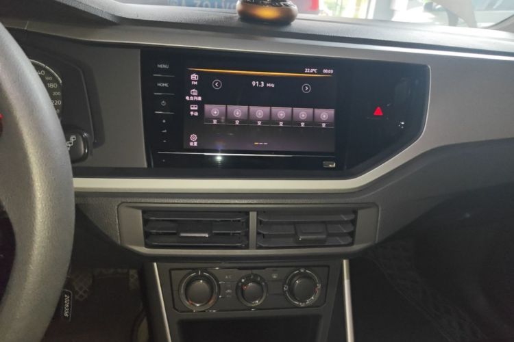 Volkswagen Polo 2021 car image #13