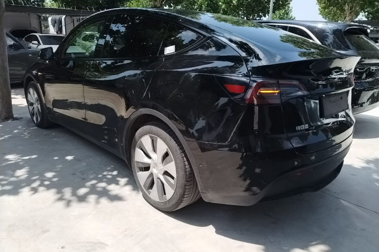 Tesla Model Y 2022 car image #5