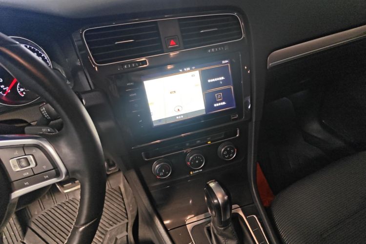 Volkswagen Golf 2020 car image #13