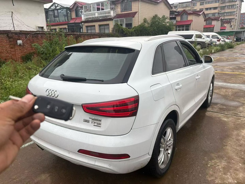 Audi Q3 2015 car image #4