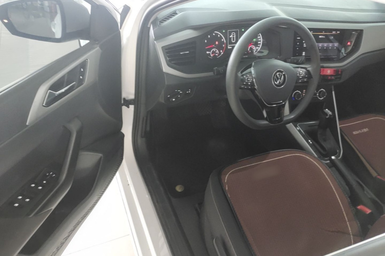 Volkswagen Polo 2021 car image #12