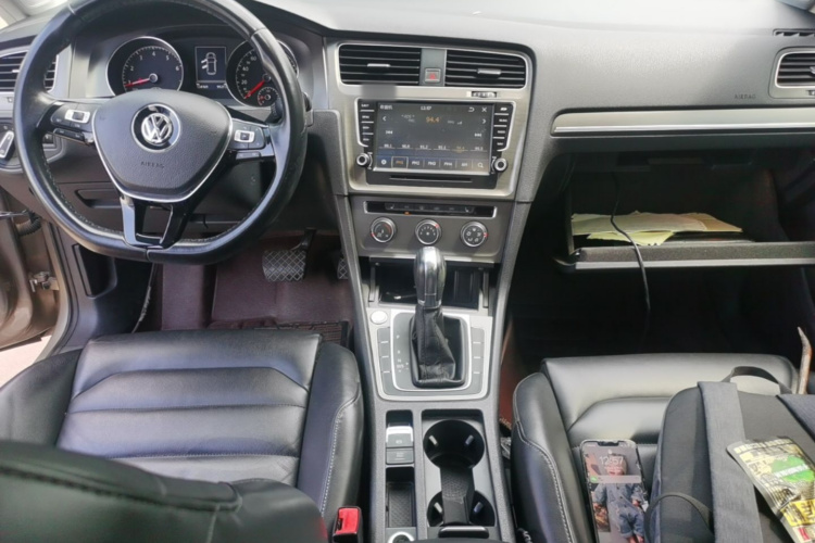 Volkswagen Golf 2016 car image #11