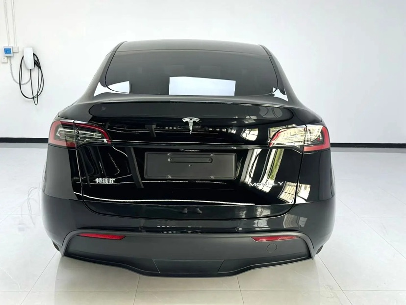 Tesla Model Y 2022 #4 Tesla Model Y 2022 car image #4