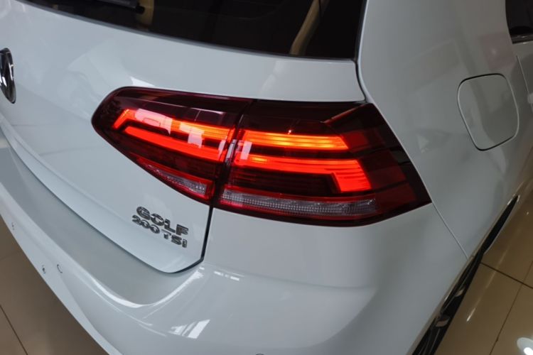 Volkswagen Golf 2020 car image #8