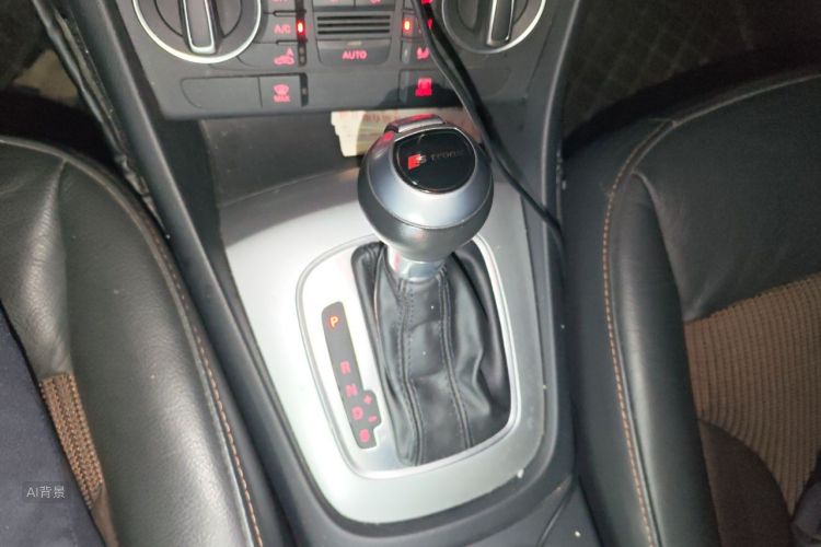Audi Q3 2018 car image #16