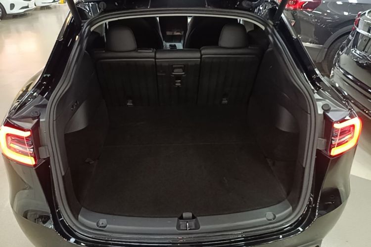 Tesla Model Y 2023 #19 Tesla Model Y 2023 car image #19