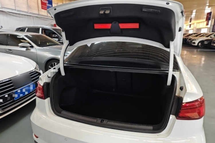 Audi A3 2018 car image #19