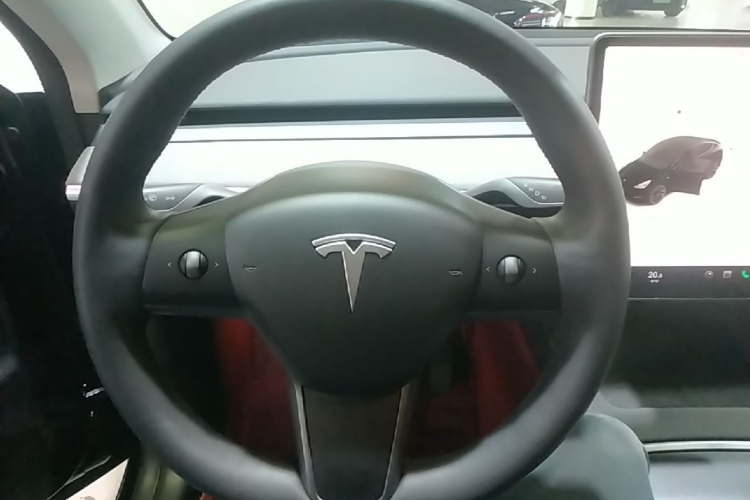 Tesla Model Y 2024 car image #11