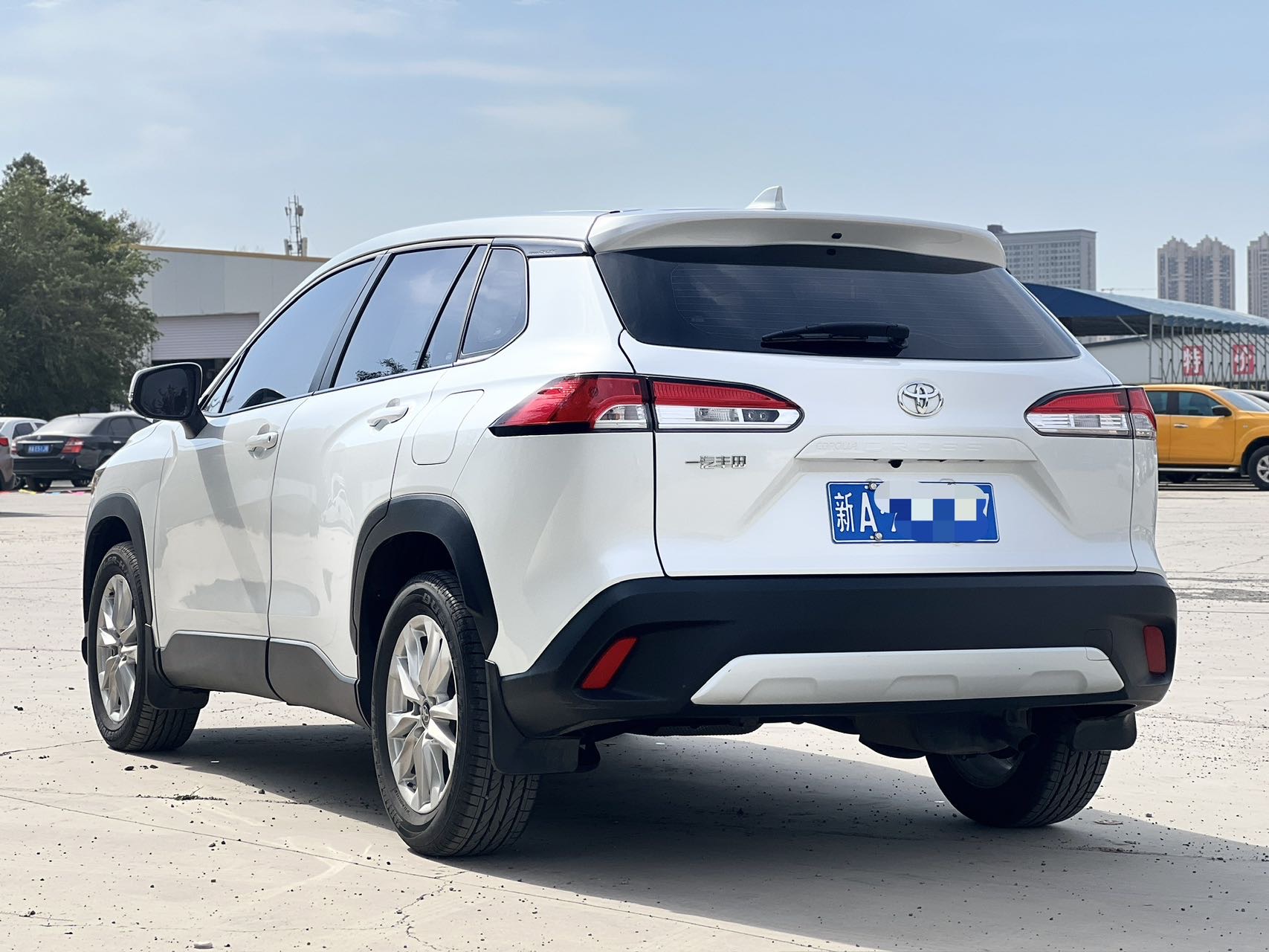 Toyota Corolla Cross 2023 صورة سيارة #9